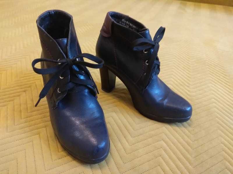 Botki granatowo - czarno - bordowe 39