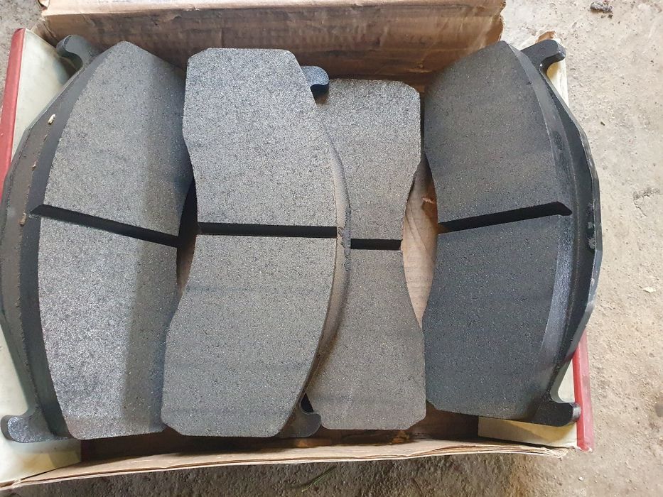 Передние тормозные колодки Volvo FL