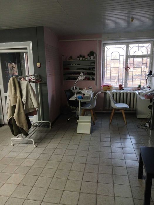 Продам приміщення під магазин, салон краси та ін. по вул. Коновальця