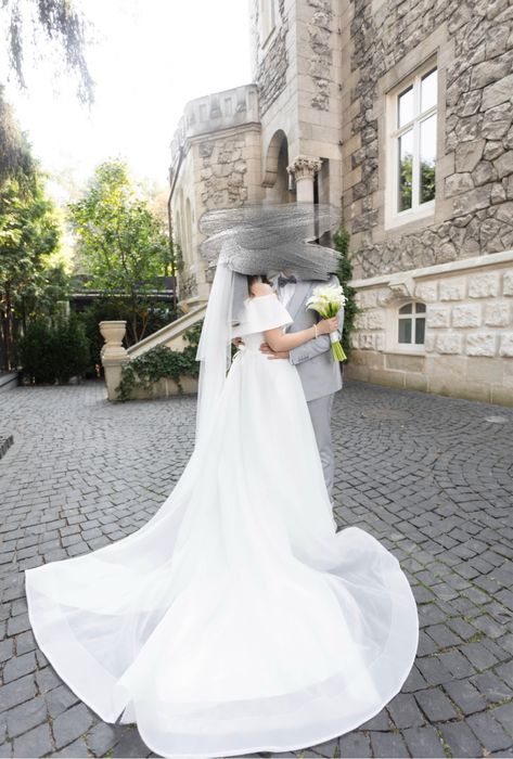 Біла сукня весільна з органзи