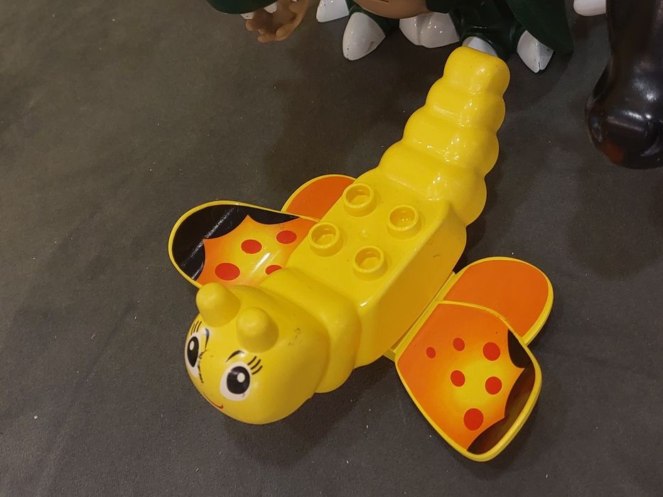 Lego smoki Duplo i motylek Duplo.