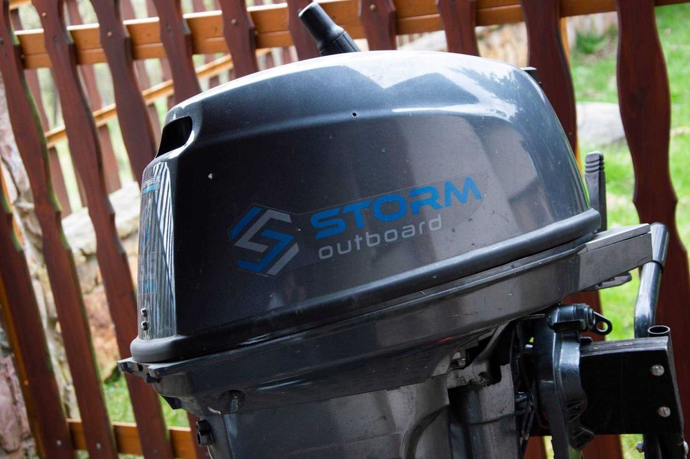 Ponton Maweric  silnikiem i przyczepą