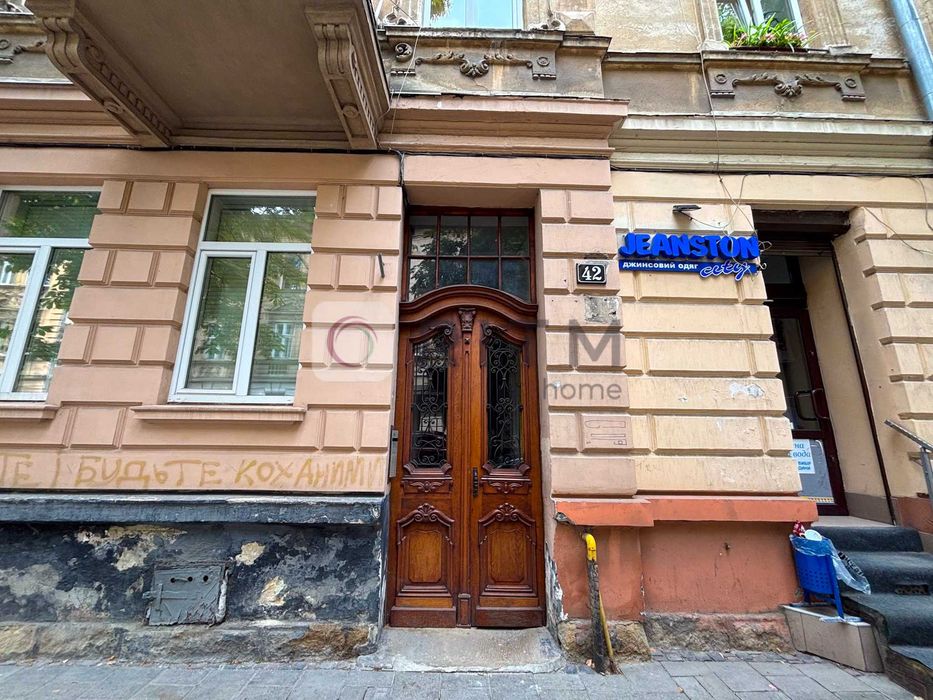 Продаж 3-кімнатної квартира в австрійському будинку — вул. Пекарська, 42, Личаківський район
