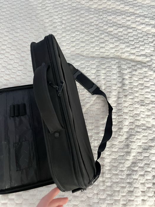 Torba na laptopa- czarna, elegancka oraz praktyczna