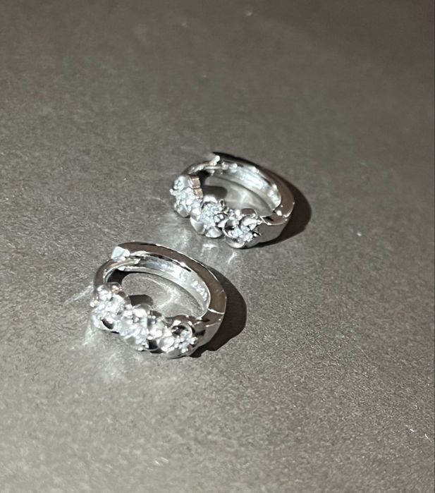 Стильний, вишуканий та оригінальний набір срібних прикрас у вигляді ки