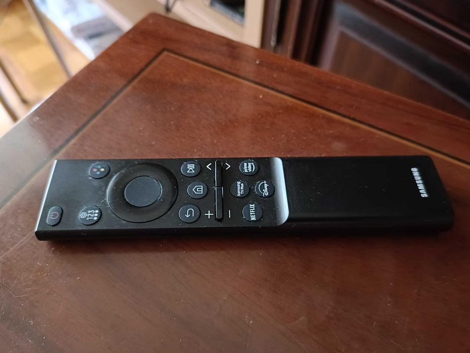 Smart TV 4K Samsung 43" (Modelo TU43DU7105K) usada