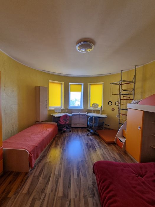 3комн квартира, Ахматовой 13, видовая, с мебелью