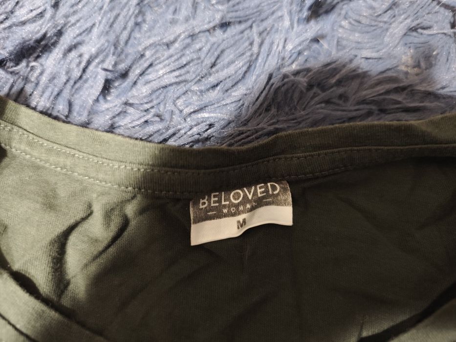 Ciemnozielona koszulka z kwiatkami