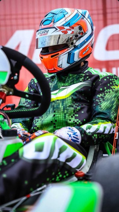 Fato OMP Karting (praticamente novo, homologação expirada)