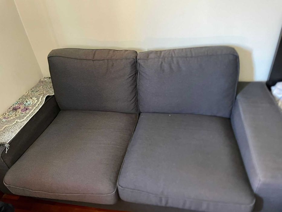 À venda: Sofá 2 lugares muito confortável – Em ótimo estado!