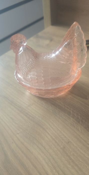 Kura z PRLu, piękna