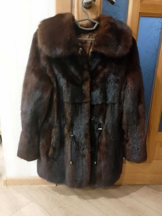 Продам б/у два норкових полушубка в гарному стані.