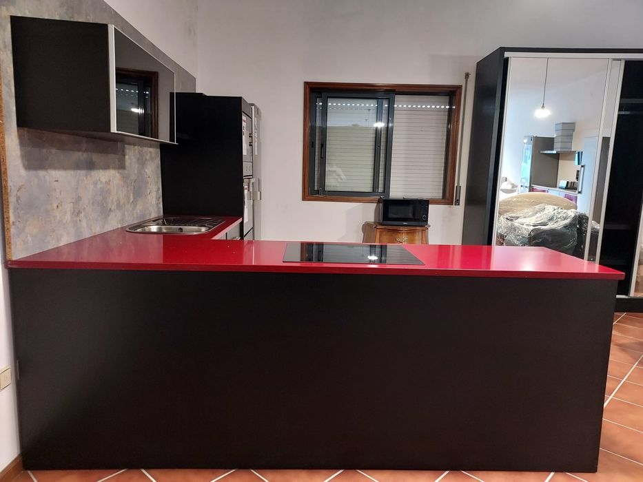 Cozinha de exposição Marítimo Carvalho Wangue, tampo silestone