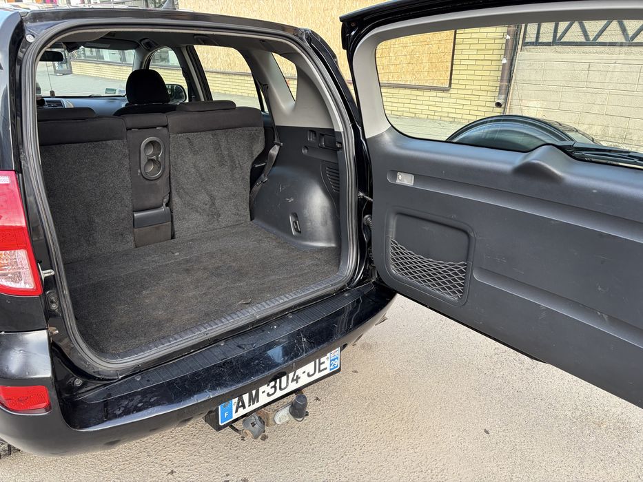 Toyota RAV4 2.2 D-CAT 4x4 МКПП 6-ступ