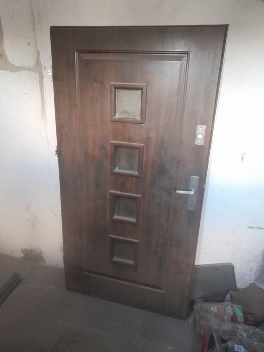 Drzwi wejściowe 100  do domu komórki garażu piwnicy na budowę