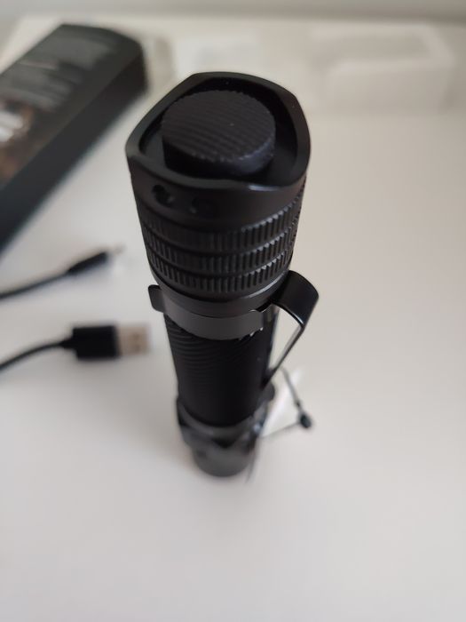 "UltraFire T5 – Pequena, Ultraleve e Poderosa! Domina a Noite com Luz