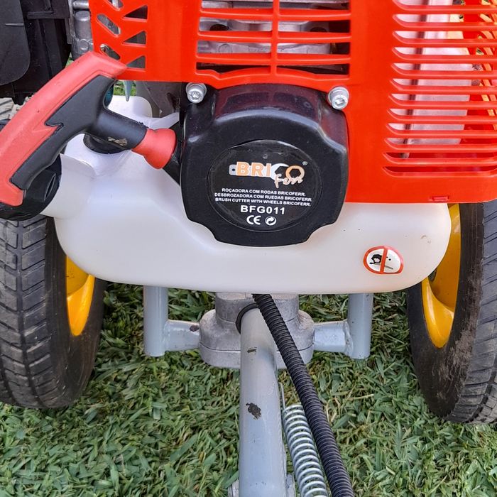 Roçadora com rodas Bricoferr