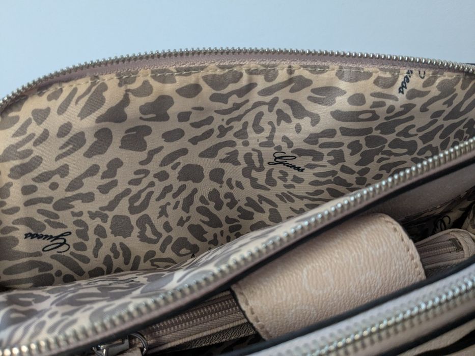 Guess Torebka do ręki handbag twarda oryginalna kuferek pudrowy róż