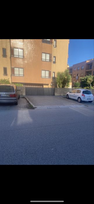Alugo lugar de Garagem