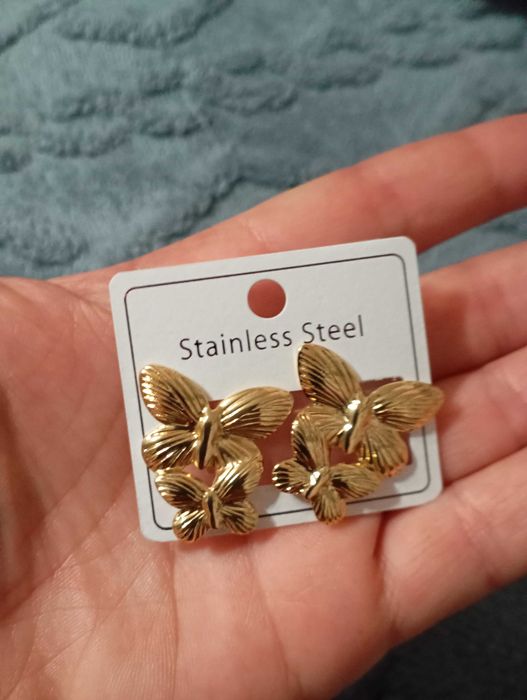 Colares e brincos em inox