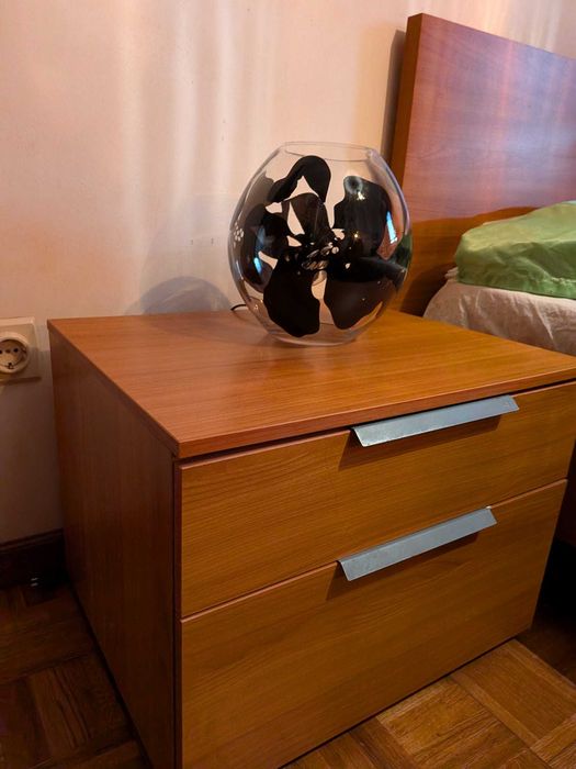 Conjunto de Quarto: Cama + Cómoda + 2 Mesas de Cabeceira