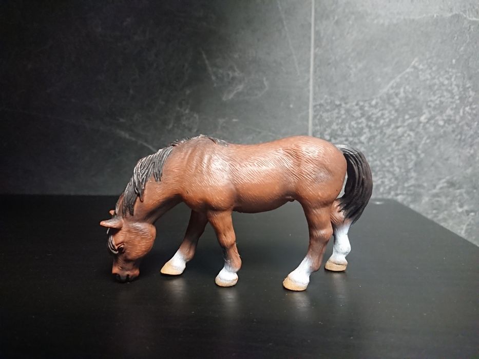 Лошадь Schleich Пасущийся пони, раритет, коллекционная фигурка