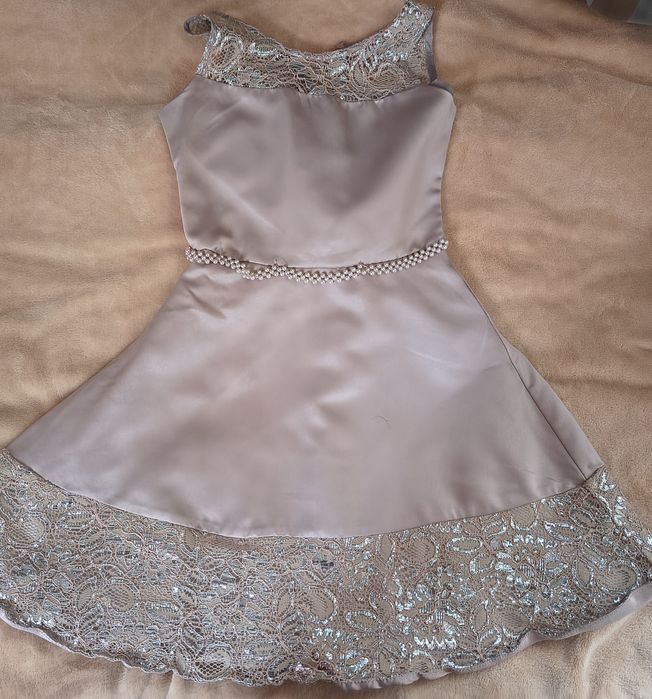 Продам сукню на дівчинку 5 років