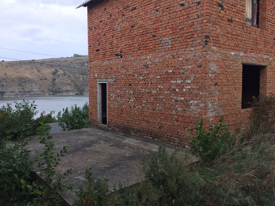 Продається незавершений дачний будинок біля Дністра