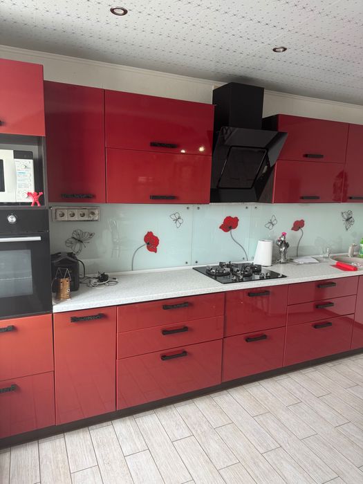 Здається трикімнатна квартира