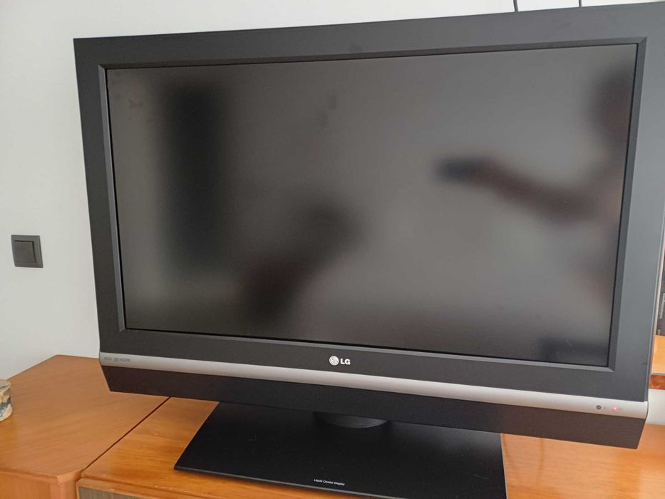 Televisão plana LG a funcionar correctamente