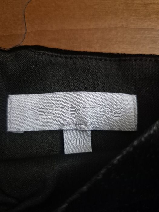 Неймовірно гарна чорна сукня з блиском.