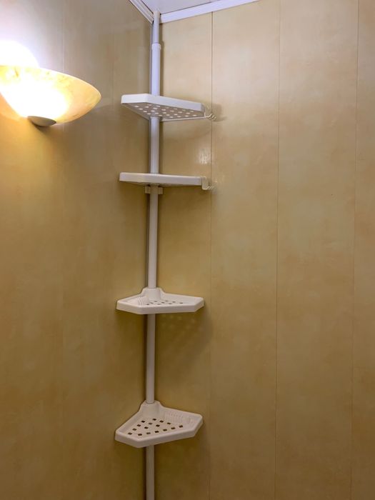 Кутова поличка для ванної кімнати