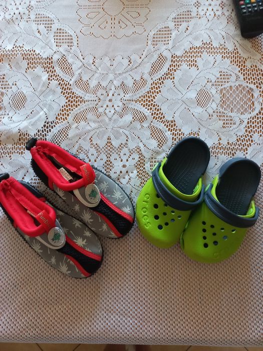 Дитячі крокси і тапочки для моря і плавання