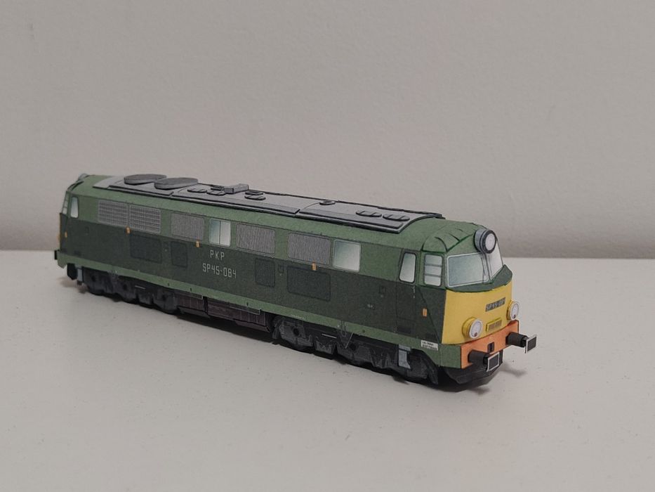 Sp45 - 084 z zółtym przodem  lokomotywa towarowa Model kartonowy zabaw