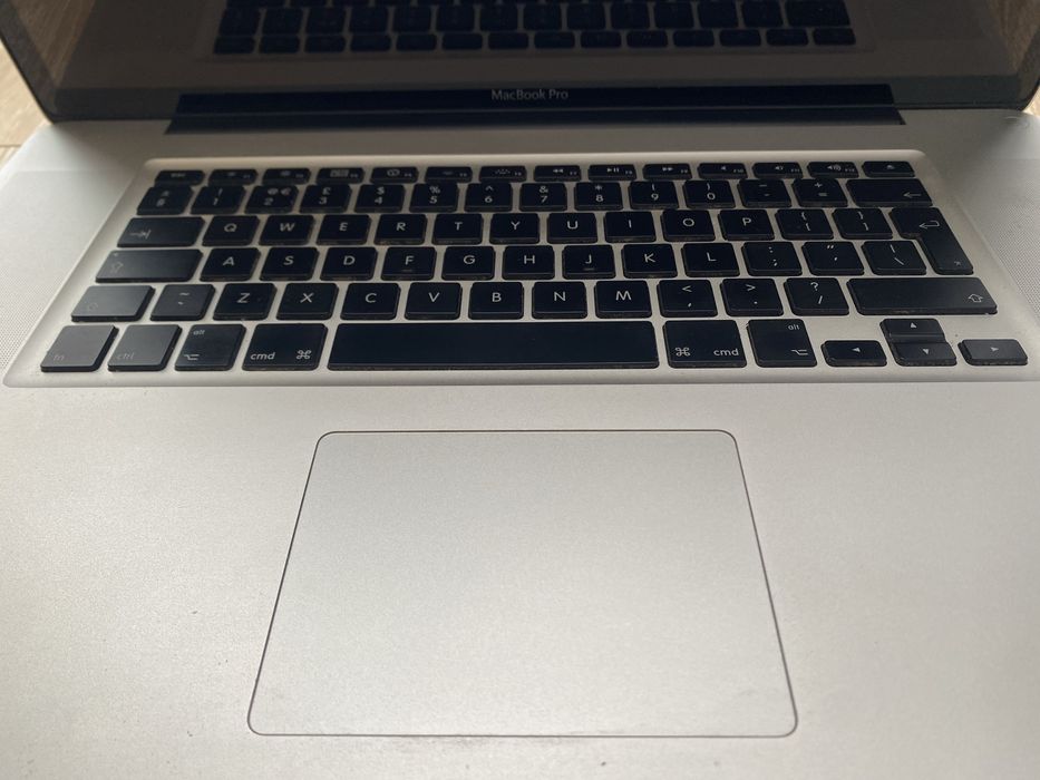 MacBook Pro 17 cali i5 mid.2010