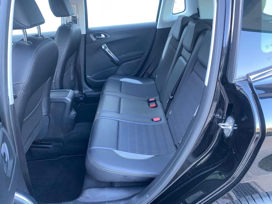 Peugeot 2008 1.2 VTi Allure (Pele + ecrã touch)