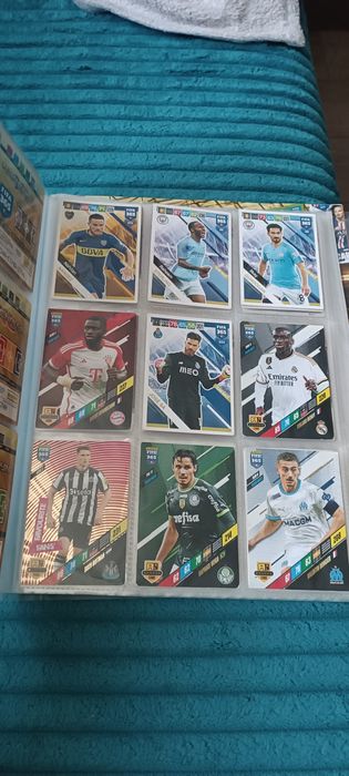 Album z kartami piłkarskimi