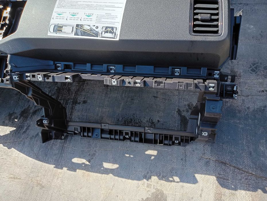 VW Crafter II deska rozdzielcza OE 22r Europa Man TGE