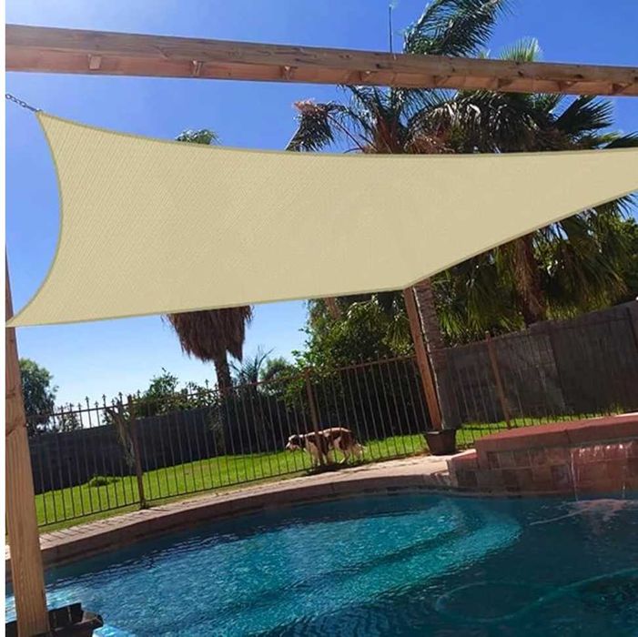 Vela de 4,88mx6,1m com proteção UV. Para uso externo. Nova e bege