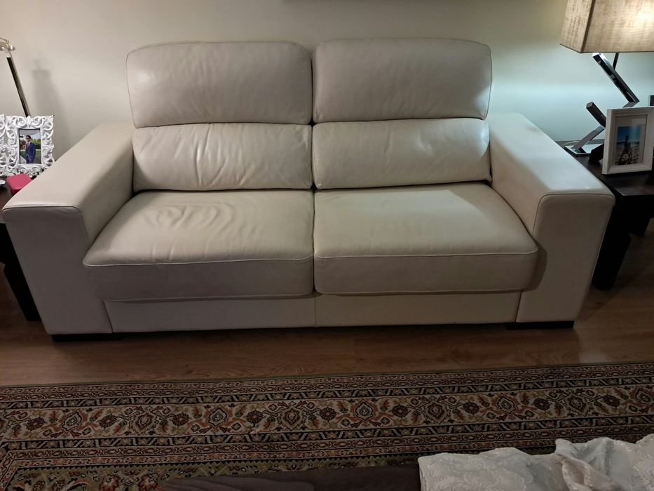 Sofá Branco Pele (2 lugares)