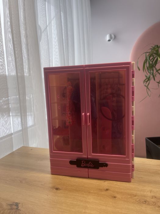 Шафа Barbie з одягом та аксесуарами