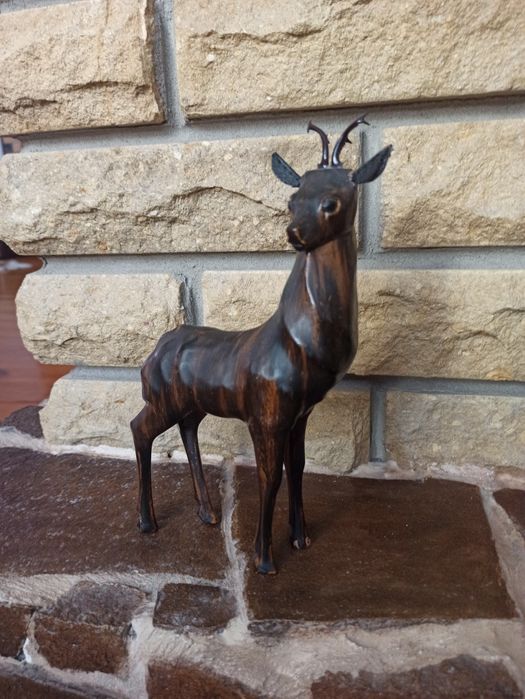 Статуетка оленя дерев'яна