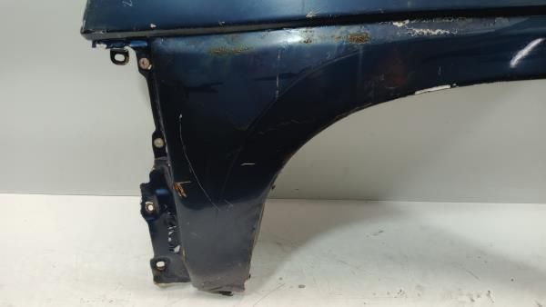 Guarda-lamas esquerdo NISSAN Pick Up II (D21)