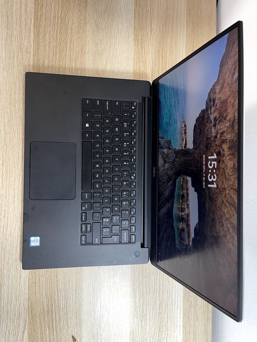 Dell Precision 5520 - i7-6820HQ 2.70GHz