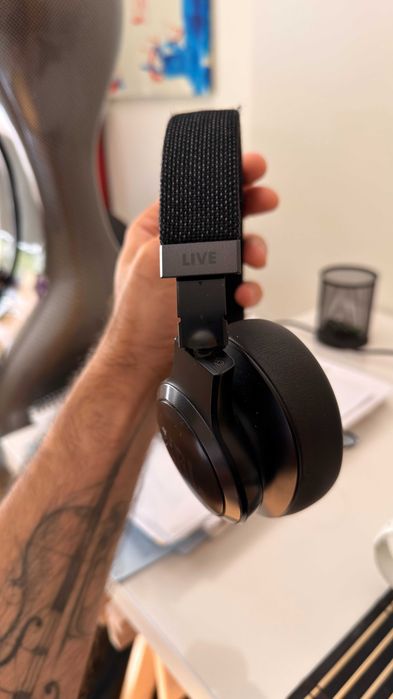 Auscultadores Bluetooth JBL LIVE 660NC (Over Ear - Microfone - Noise Canceling - Preto) - Negociável