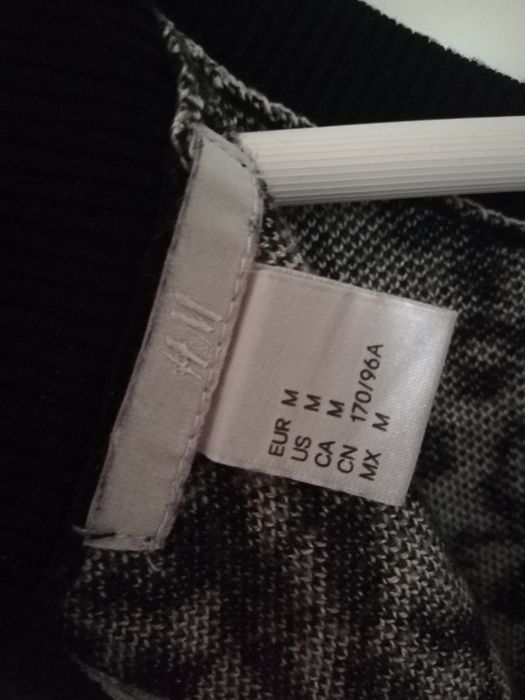 Sweter bluzka H&M czarno-białe cętki z tyłu suwak rozm M
