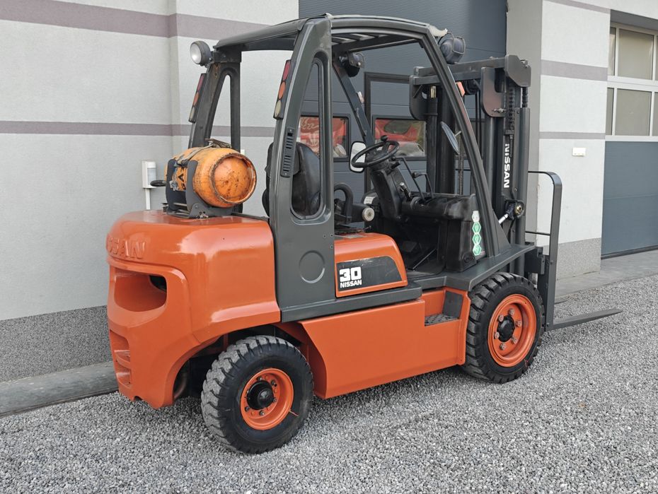 Wózek widłowy Nissan FG30 3T Lpg Pompowane Opony Przesuw Boczny