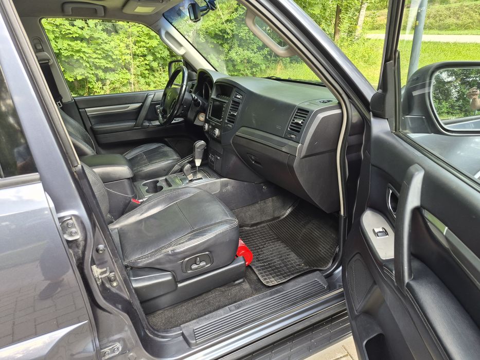 Pajero 4 , Diesel 4x4,Automat, 7- osobowy, Hak, Xenony itp