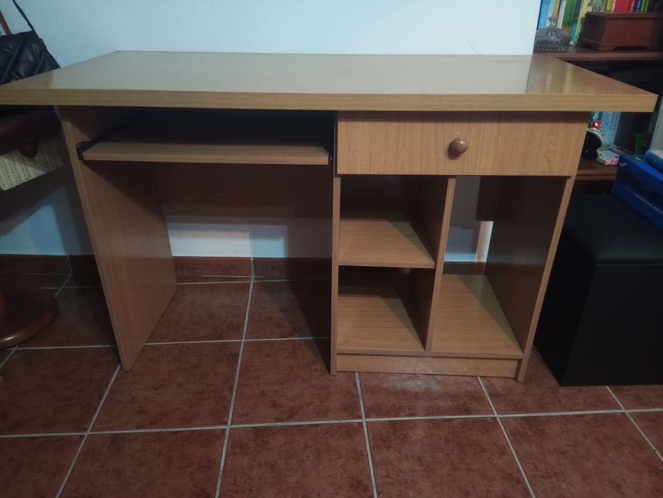 Secretária quarto / escritório