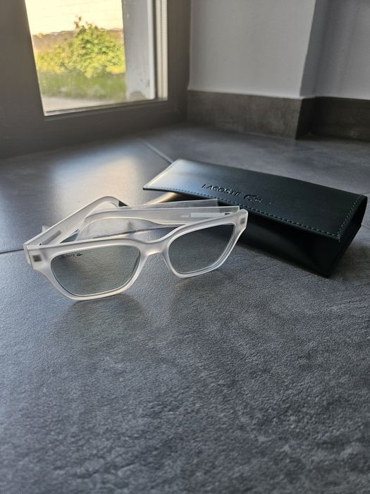 Жіночі сонцезахисні окуляри Lacoste
